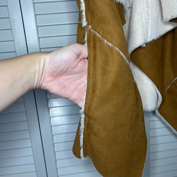 Gianni Bini Faux Sherpa Suede Vest - Picture 3 of 7